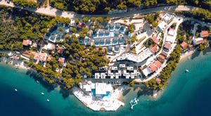 [20.07.-17.08.] Park Villas by Morenia 4* u Podaci kraj Makarske - 2, 5 ili 7 noćenja uz ALL INCLUSIVE uslugu za 4 odraslih ili 4 odraslih + 2 djece u Deluxe kamping vilama sa privatnim bazenom!