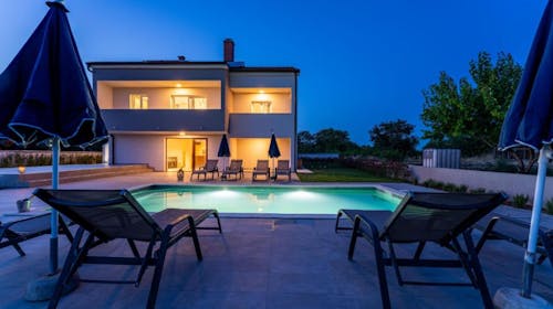 Villa Campi Dalmatia - Odmor u luksuznoj villi s bazenom u Zadru, Galovac, Zadar, Hrvatska - 1.879 EUR - 4x noćenje u luksuznoj villi s bazenom za 10 osoba, Korištenje privatnog grijanog bazena s ležaljkama