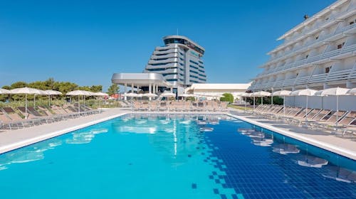Hotel Olympia - Početak ljeta u Vodicama - Junior suite, Vodice, Dalmacija, Hrvatska - 774 EUR - 3x noćenje u Junior Suite za 2 osobe (2 djece do 17,99 godina besplatno), Polupansion
