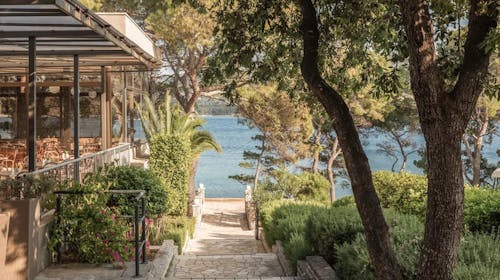 Aminess Younique Senses Resort - Obiteljska jesen sa all inclusive light na Hvaru, Vrboska, otok Hvar, Hrvatska - 216 EUR - 2x noćenje u dvokrevetnoj Superior sobi s balkonom za 2 osobe (1 dijete do 9,99 godina besplatno), All inclusive light