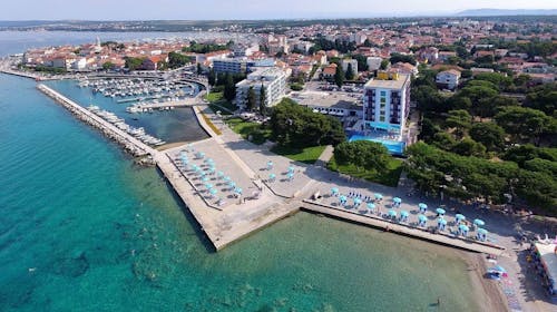 Ilirija Resort - Hotel Ilirija - VIP premium obiteljsko ljeto s punim pansionom u Biogradu - Akcijska cijena, Biograd na Moru, Dalmacija, Hrvatska - 1.359 EUR - 6x noćenje u dvokrevetnoj Premium Club sobi za 2 osobe (1 dijete do 12 godina i 1 dijete do 7 godina besplatno), Puni pansion
