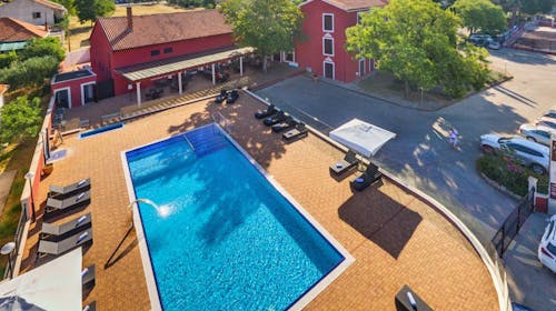 Ilirija Resort - Hotel Villa Donat - Romantično ili obiteljsko ljeto s punim pansionom - Akcijska cijena, Sv. Filip Jakov, Dalmacija, Hrvatska - 1.215 EUR - 7x noćenje u dvokrevetnoj Comfort sobi za 2 osobe (1 dijete do 7 godina i 1 dijete do 12 godina besplatno), Puni pansion