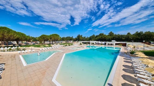 Camping Stella Maris Mobile Homes - Ultra last minute ljeto u Istri, Umag, Istra, Hrvatska - 242 EUR - 2x noćenje u Superior mobilnoj kućici za do 6 osoba (4 odrasle osobe i 2 djece do 11,99 godina), Korištenje vanjskih bazena (bazen za odrasle, dječji bazen, baby bazen)