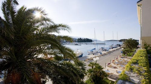 Hotel International - Kratak ljetni odmor na Rabu, Rab, Hrvatska - 354 EUR - 2x noćenje u dvokrevetnoj sobi s pogledom na grad ili more (ovisno o raspoloživosti) za 2 osobe (1 dijete do 6 godina besplatno), Polupansion