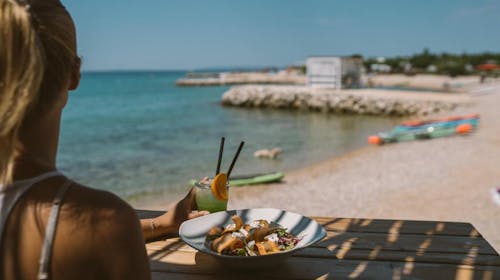 Terra Park Phalaris - Obiteljski kraj ljeta u savršenom kampu - Pinus Holiday Home s bazenom, Novalja, Pag, Dalmacija, Hrvatska - 2.388 EUR - 7x noćenje u Pinus Holiday Home s privatnim bazenom za do 5 osoba (4 odrasle osobe i 1 dijete do 11,99 godina), Korištenje privatnog grijanog bazena