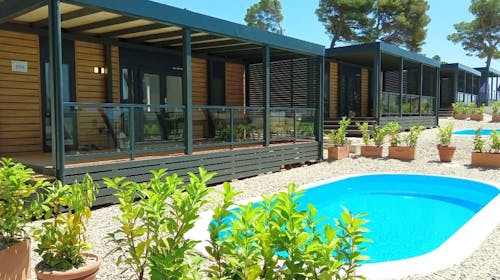 Park Villas by Morenia - All inclusive odmor u Deluxe kamping vile s privatnim bazenom, Podaca, Makarska rivijera, Dalmacija, Hrvatska - 916 EUR - 2x noćenje u kamping vili s privatnim grijanim bazenom za do 6 osoba (max. 4 odrasle osobe i 2 djece do 11,99 godina), All inclusive