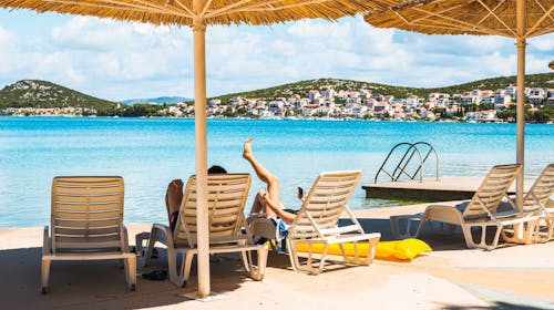 Hotel Borovnik - Obiteljsko ljeto u Dalmaciji - Standard soba, Tisno, otok Murter, Dalmacija, Hrvatska - 684 EUR - 3x noćenje u dvokrevetnoj Standard sobi za 2 osobe (1 dijete do 11,99 godina i 1 dijete do 1,99 godina besplatno), Polupansion