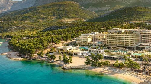 Aminess Laurel Khalani Hotel - Ljeto u hotelu s 5 zvjezdica u Makarskoj, Makarska, Makarska rivijera, Dalmacija, Hrvatska - 2.395 EUR - 5x noćenje u Deluxe sobi s balkonom za 2 osobe (1 dijete do 9,99 godina besplatno), Polupansion (buffet doručak i večera)